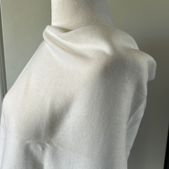 Poncho - very light and super soft!🥰 color Snow White , buttons on both sides - Picture 2 of 12